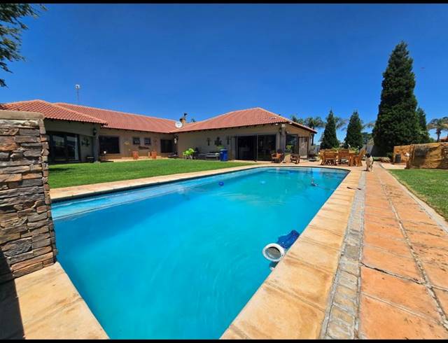 5 BEDROOM HOUSE FOR SALE IN KAMEELDRIFT EAST